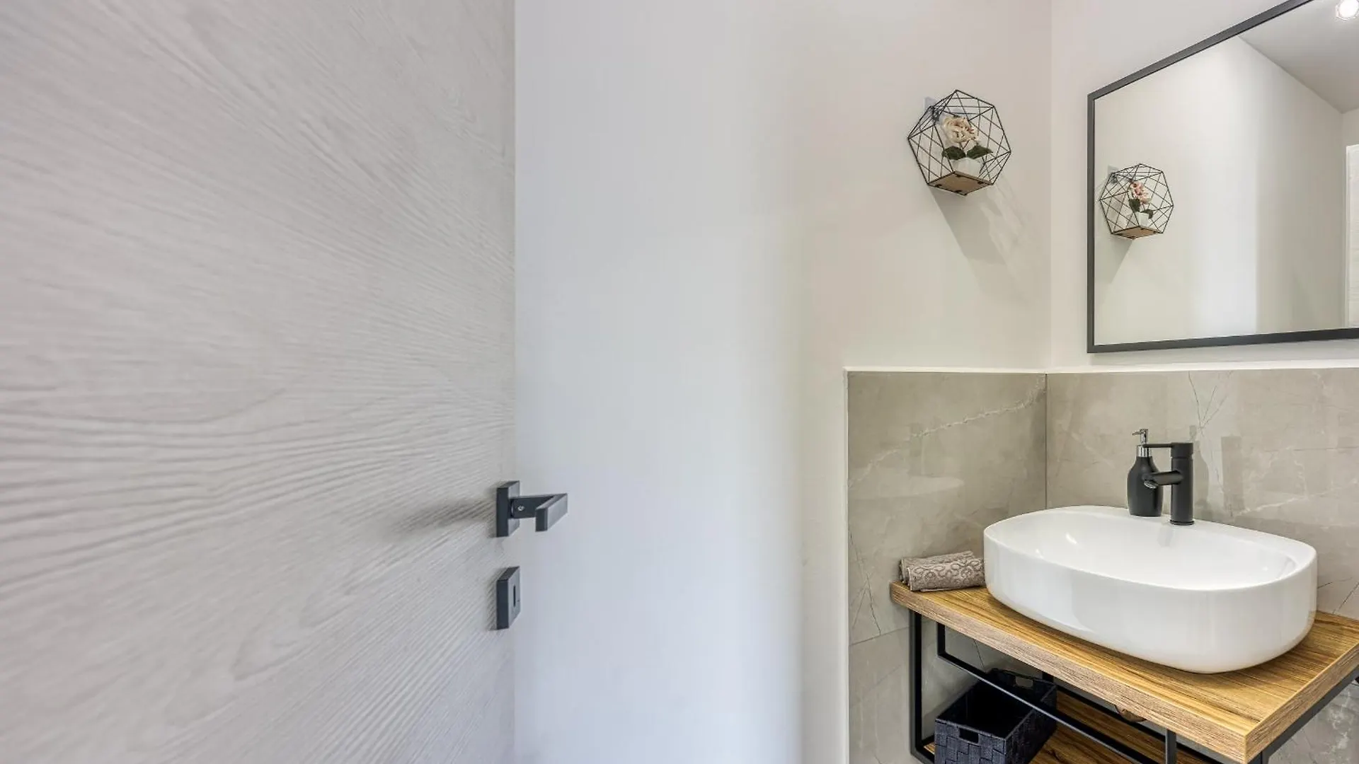 City Center Oasis - Private Parking Pula