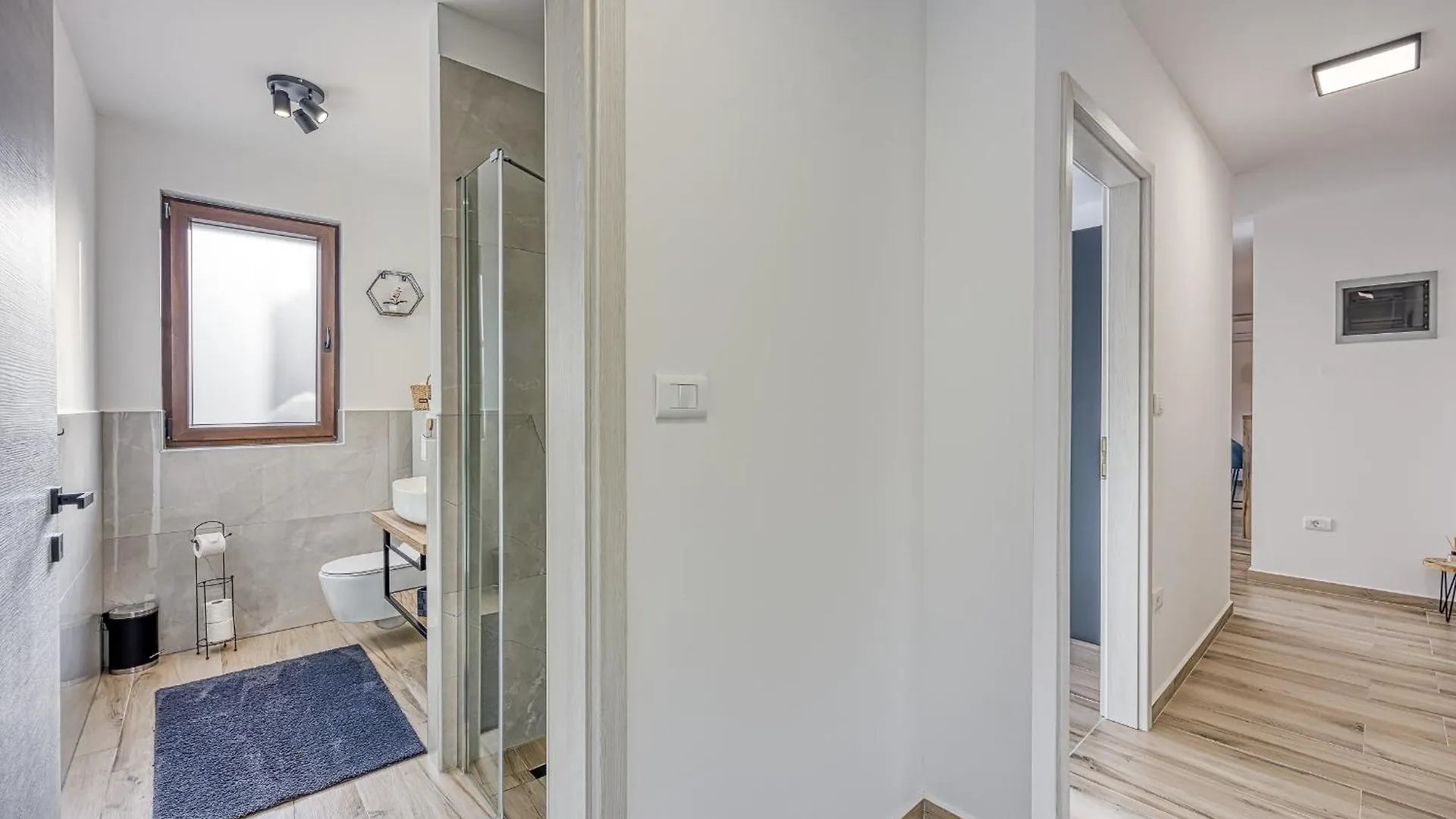 City Center Oasis - Private Parking Pula Apartment