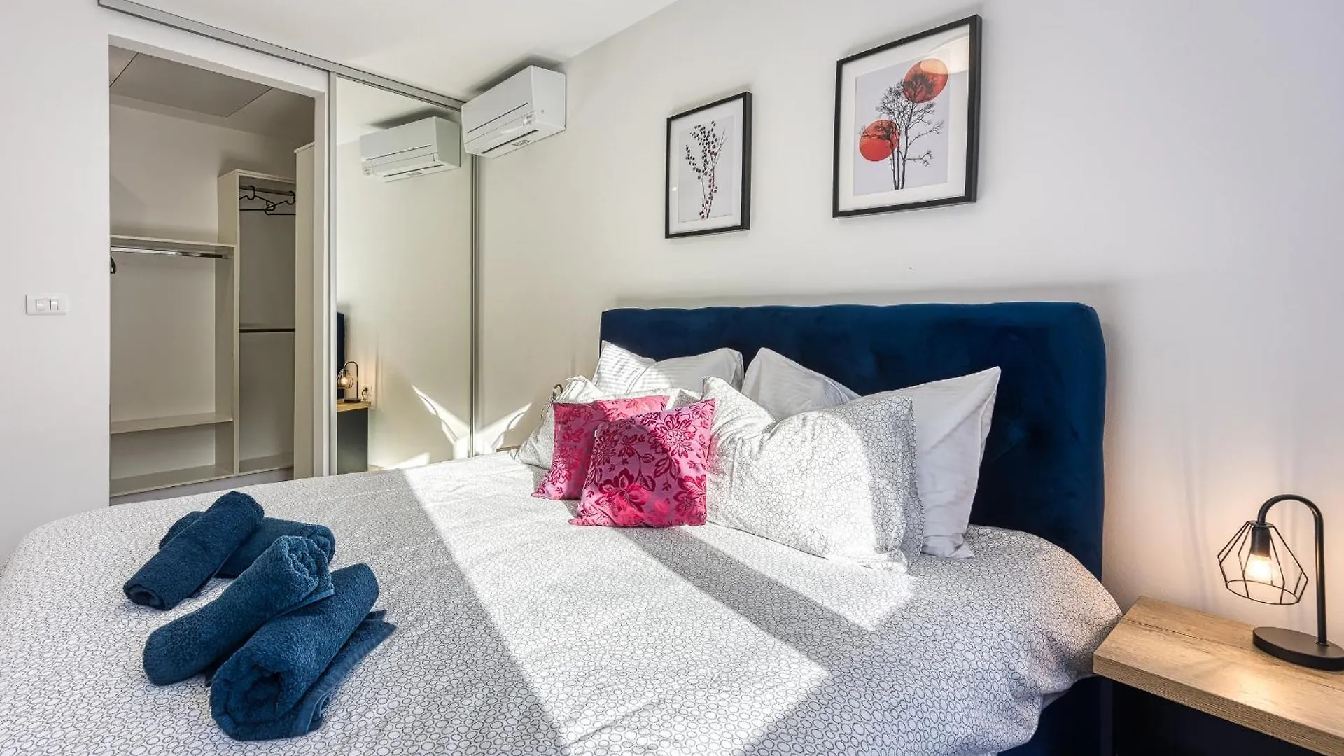 Apartment City Center Oasis - Private Parking Pula