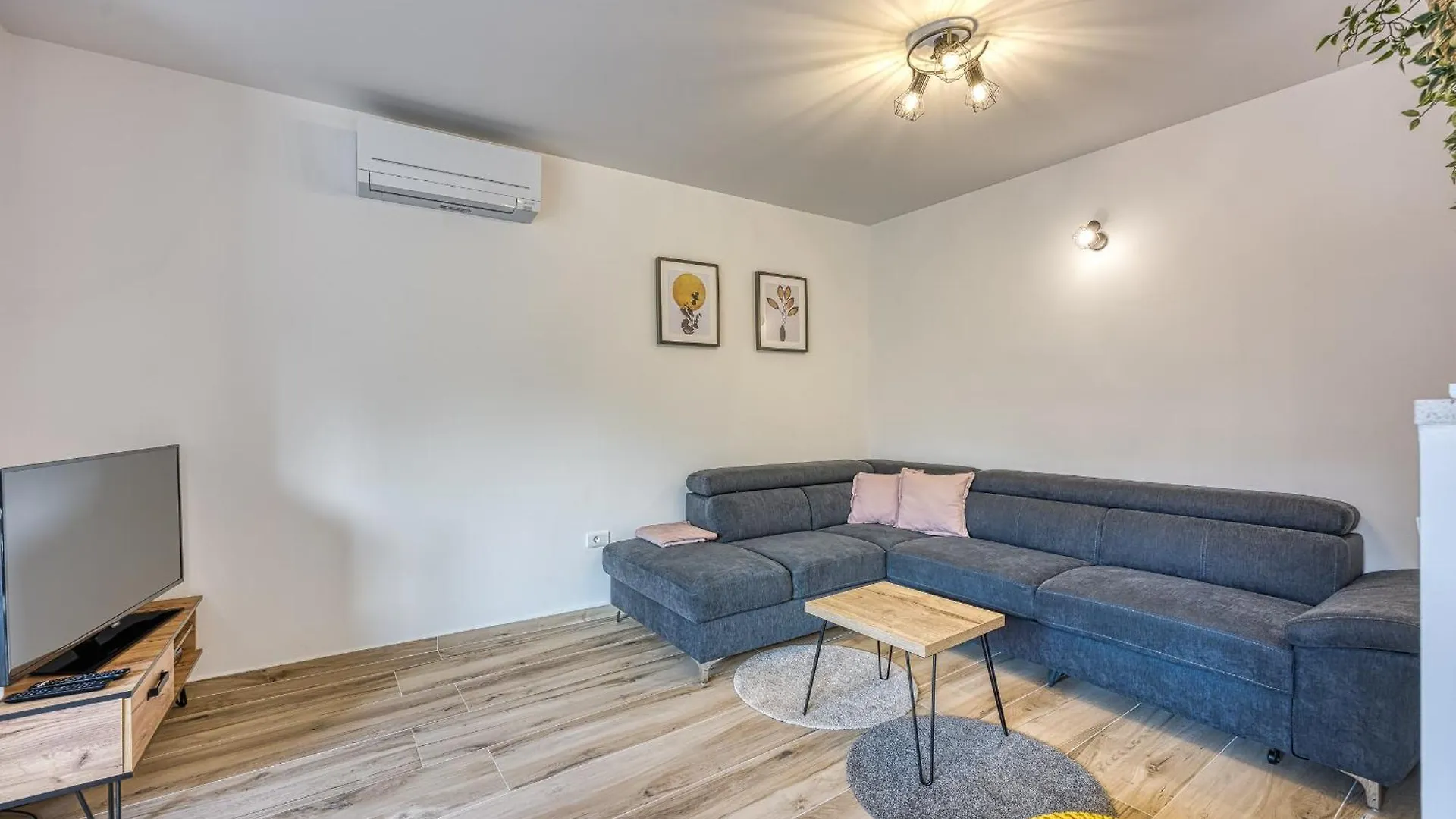 City Center Oasis - Private Parking Pula
