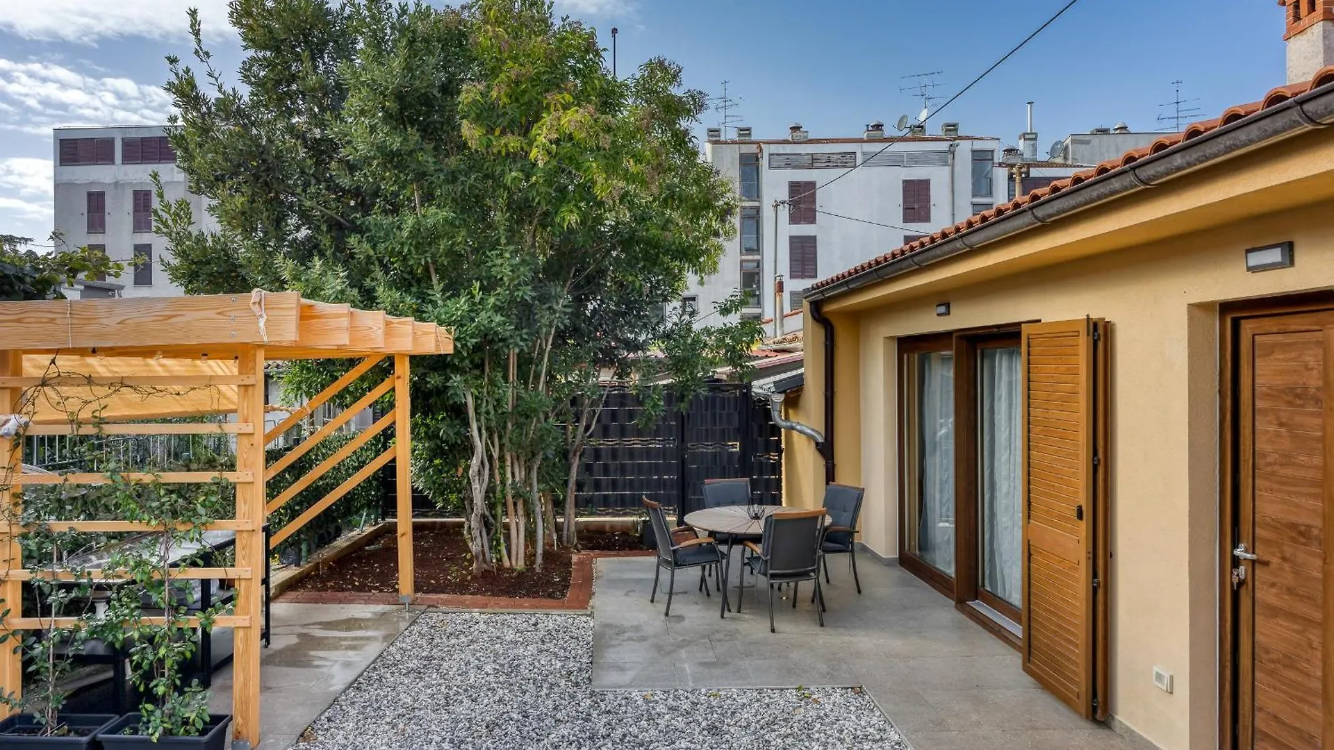 City Center Oasis - Private Parking Pula